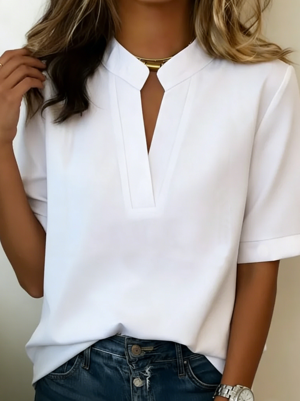 LEA | Camicia Chic con Scollo a V e Dettaglio Dorato