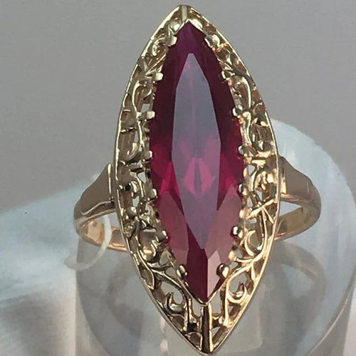 Anello Ovale con Cristallo Rosso: Eleganza per Ogni Occasione 0