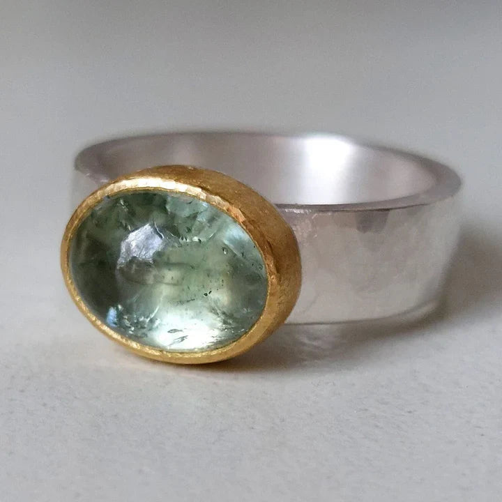 Anello Verde con Pietra Tonda: Eleganza Vintage per Ogni Occasione 0