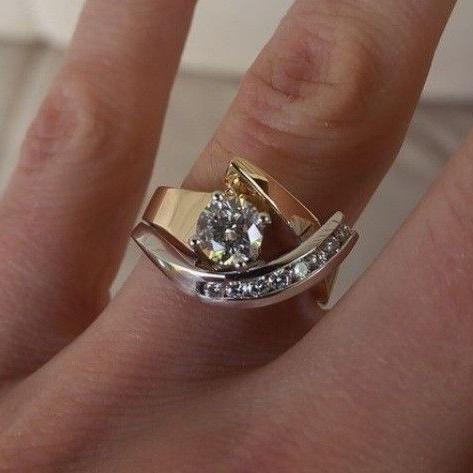 Anello Vintage Irregolare in Oro e Argento: Eleganza Unica per Ogni Occasione 0