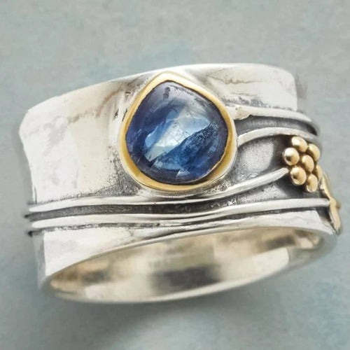 Anello Vintage con Pietra Blu: Eleganza senza tempo per ogni occasione 0