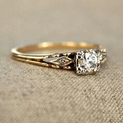 Anello Vintage in Oro con Zirconi: Eleganza Unica per Ogni Occasione 0