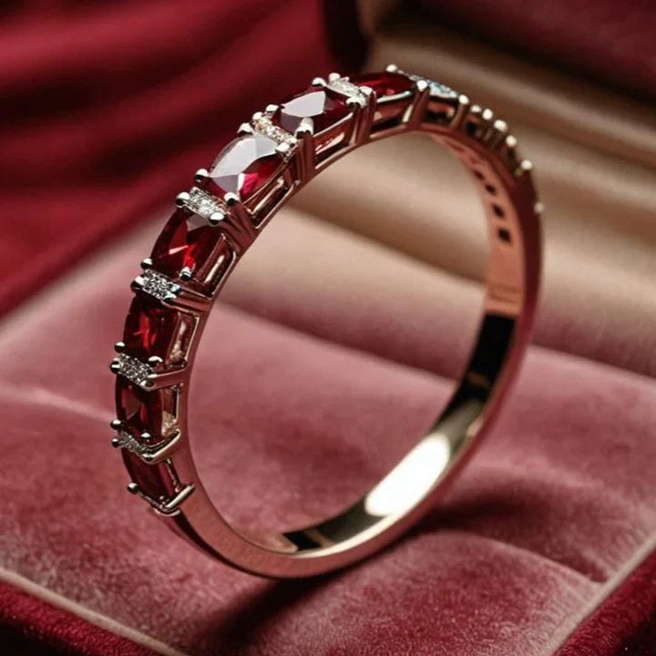 Anello in oro con cristalli rossi: Eleganza per ogni occasione 0