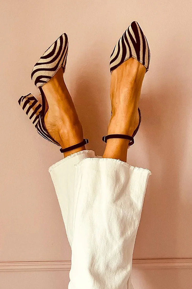 Décolleté Zebra a Punta: Stile Audace e Comfort per Ogni Occasione 0