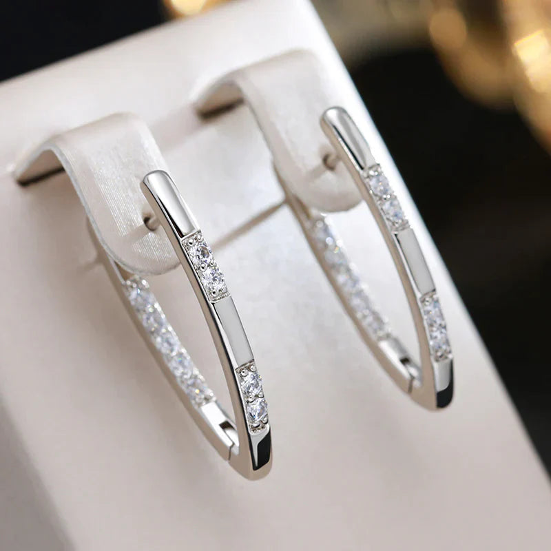 Orecchini Eleganti in Oro con Zirconi: Stile e Brillantezza per Ogni Occasione 1