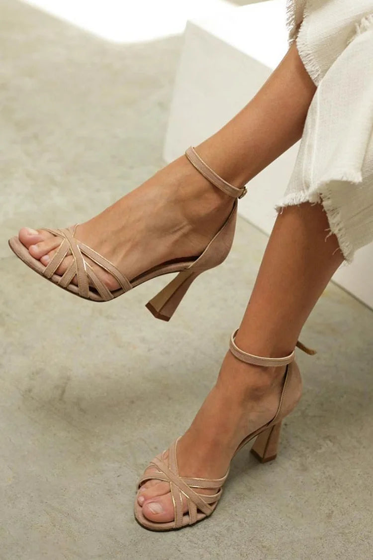 Sandalo Dalia con Tacco Incrociato: Comfort e Stile per Ogni Occasione 1