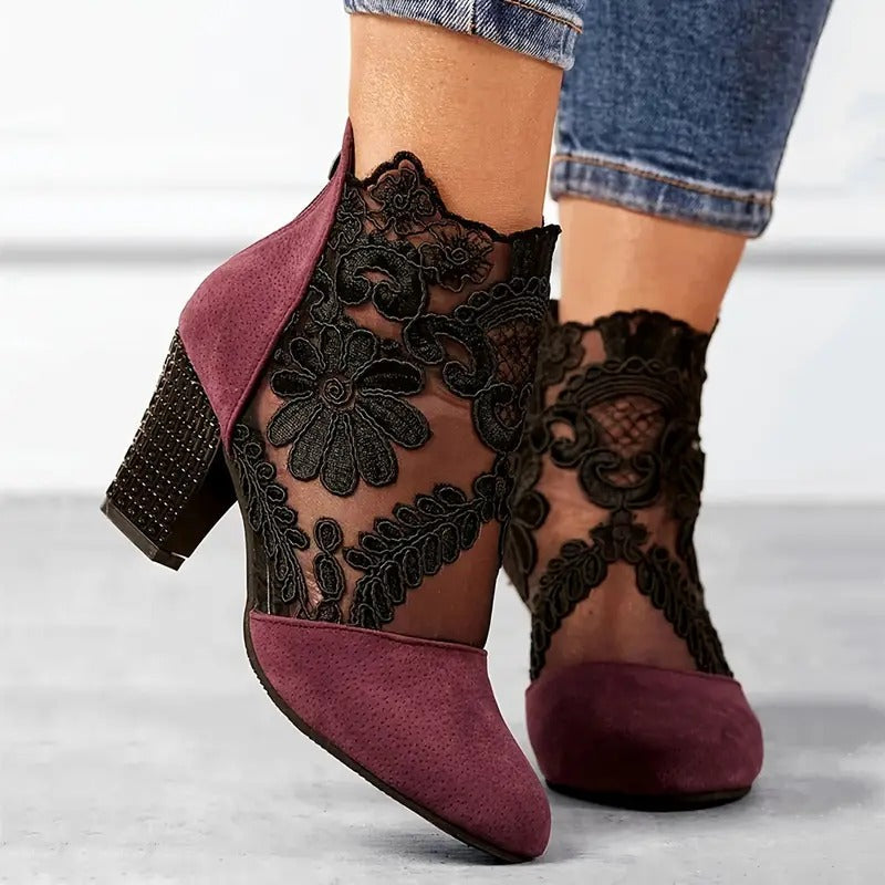 Tacchi in Pizzo Floreale: Comfort Elegante per Ogni Occasione 1