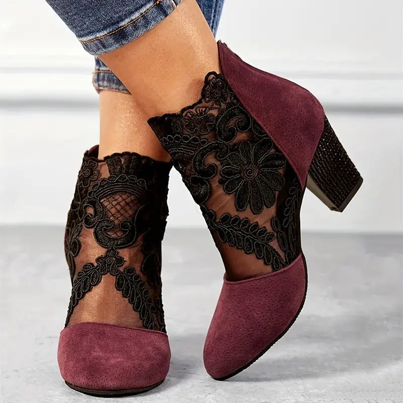 Tacchi in Pizzo Floreale: Comfort Elegante per Ogni Occasione 2